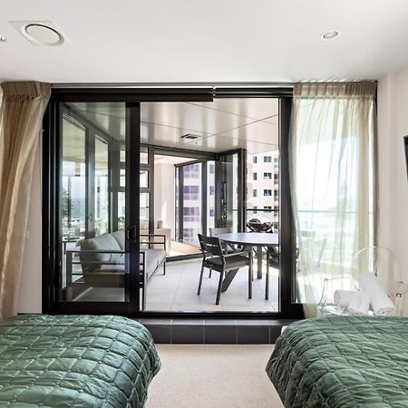 Luxury Ocean & Harbour Views - Heated Pool, Main Beach & Gym マウント・マウンガヌイ エクステリア 写真