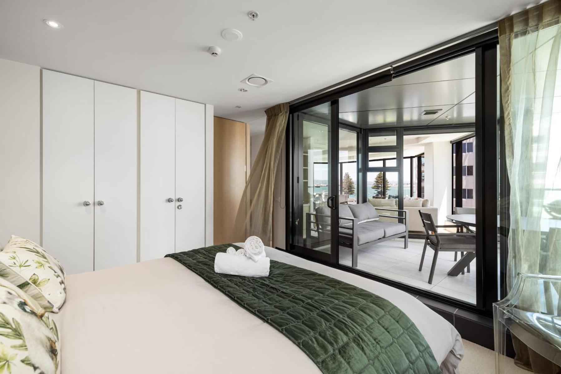 Luxury Ocean & Harbour Views - Heated Pool, Main Beach & Gym マウント・マウンガヌイ エクステリア 写真