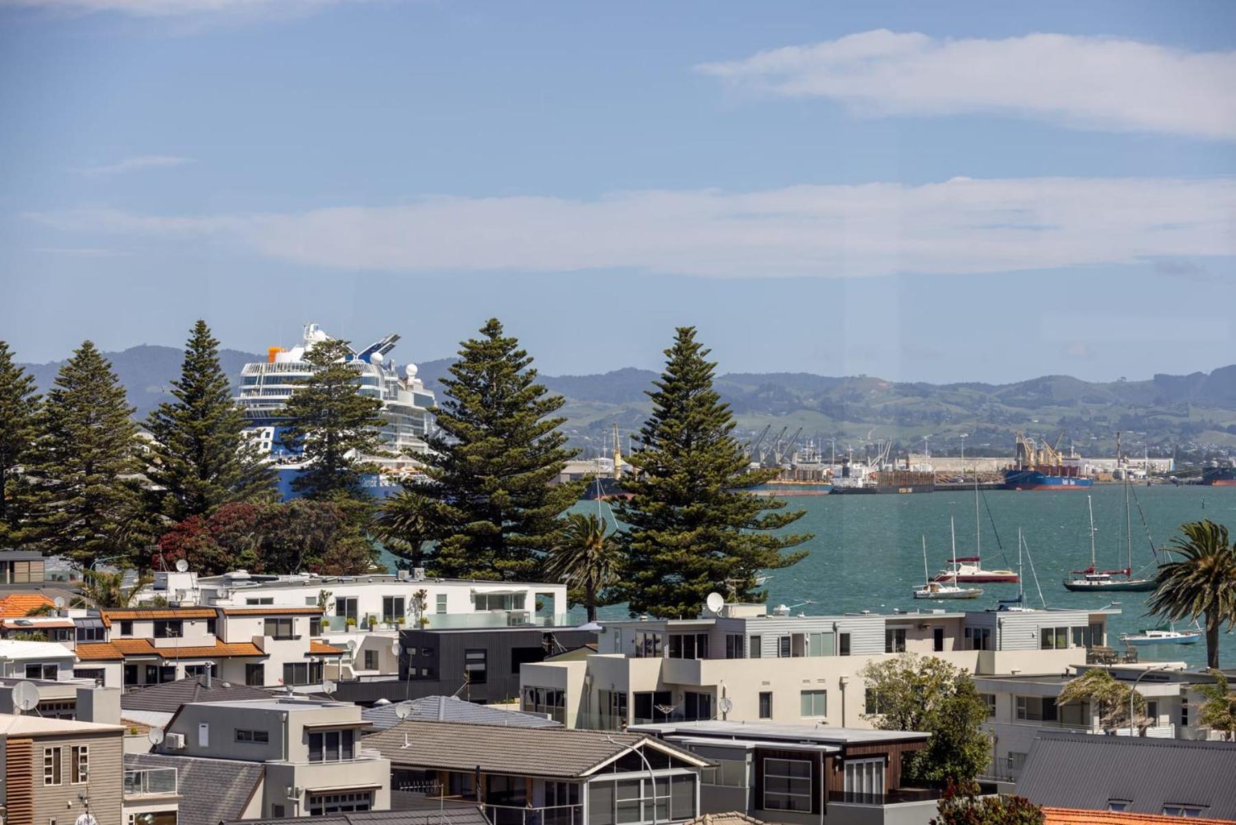 Luxury Ocean & Harbour Views - Heated Pool, Main Beach & Gym マウント・マウンガヌイ エクステリア 写真