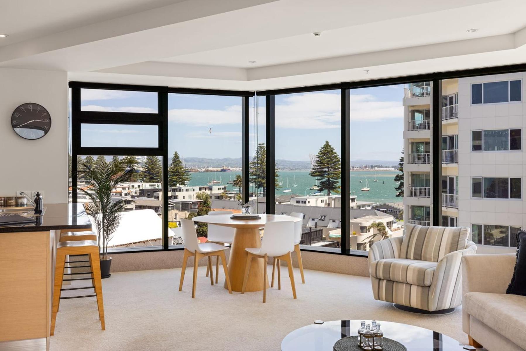 Luxury Ocean & Harbour Views - Heated Pool, Main Beach & Gym マウント・マウンガヌイ エクステリア 写真