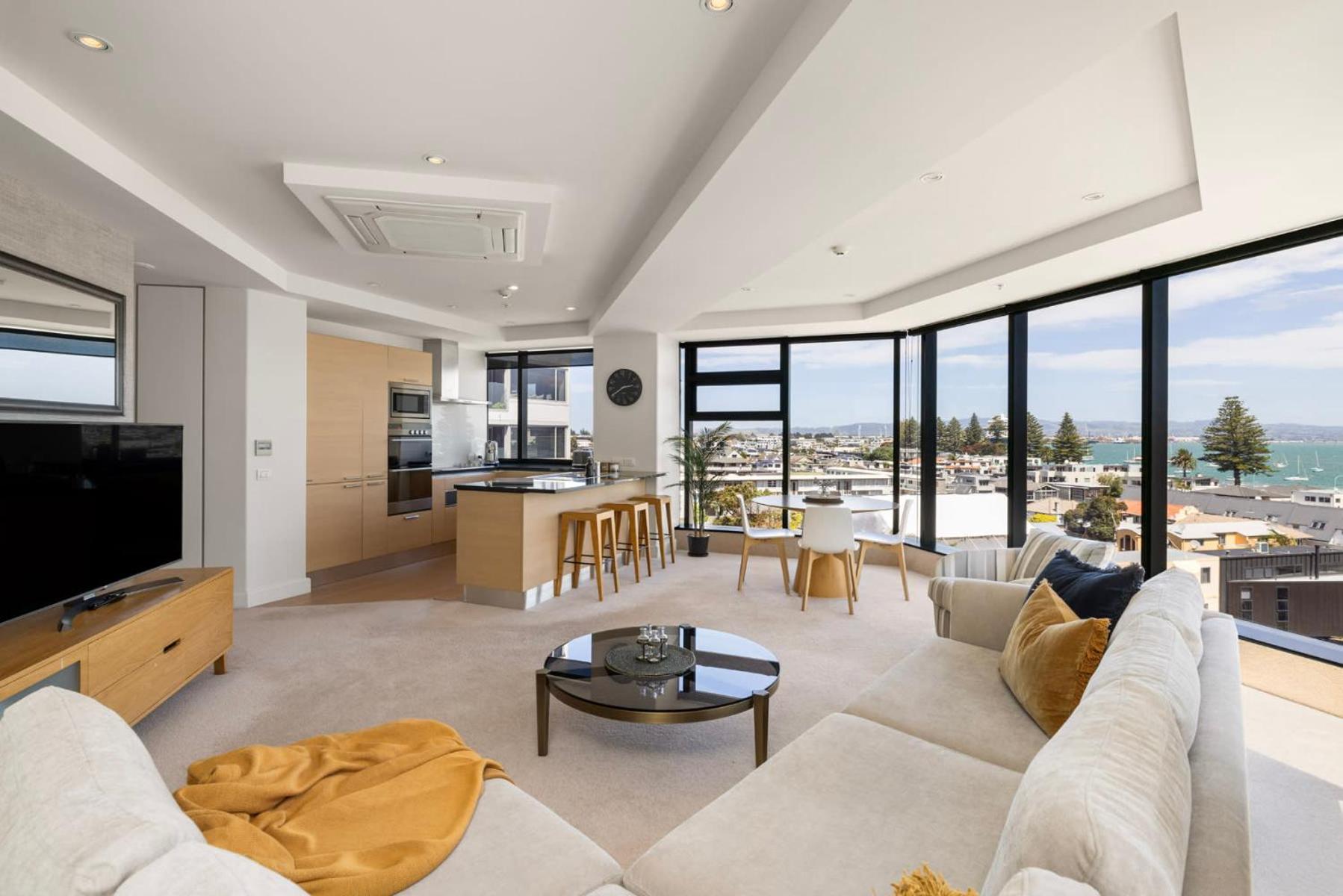 Luxury Ocean & Harbour Views - Heated Pool, Main Beach & Gym マウント・マウンガヌイ エクステリア 写真